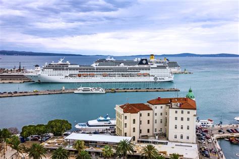 split cruise ship port